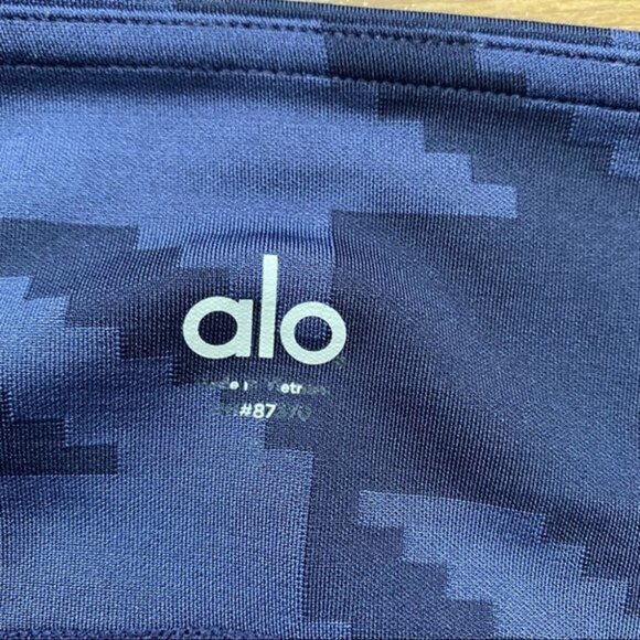 Alo Yoga Navy Airbrush Capri Engineered Print‎ S - Picture 10 of 11